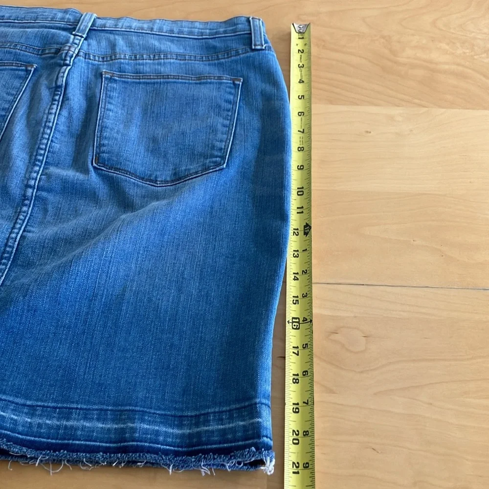 J Crew Frayed Blue Denim Pencil‎ Knee Skirt Size 32 great condition